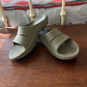 OOFOS Women's Green Slide Sandals